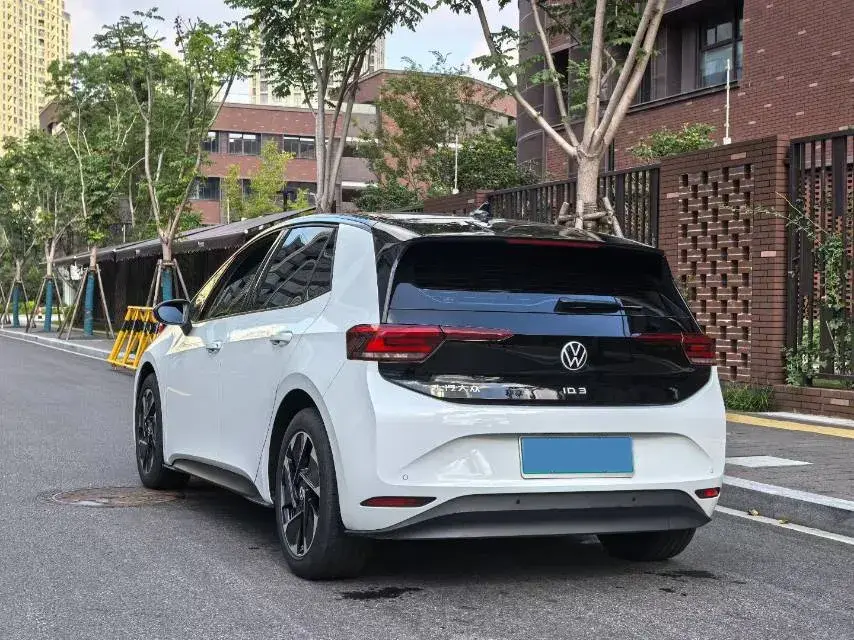 2025 VOLKSWAGEN ID.3 thumbnail 4