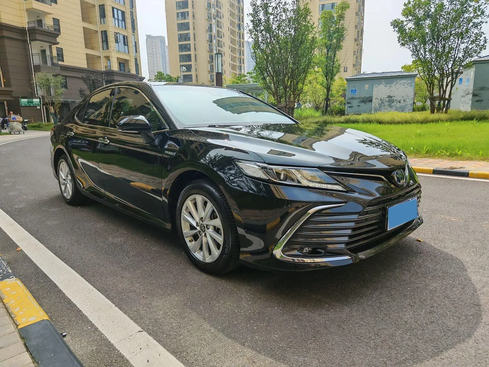 2021 TOYOTA CAMRY thumbnail 3