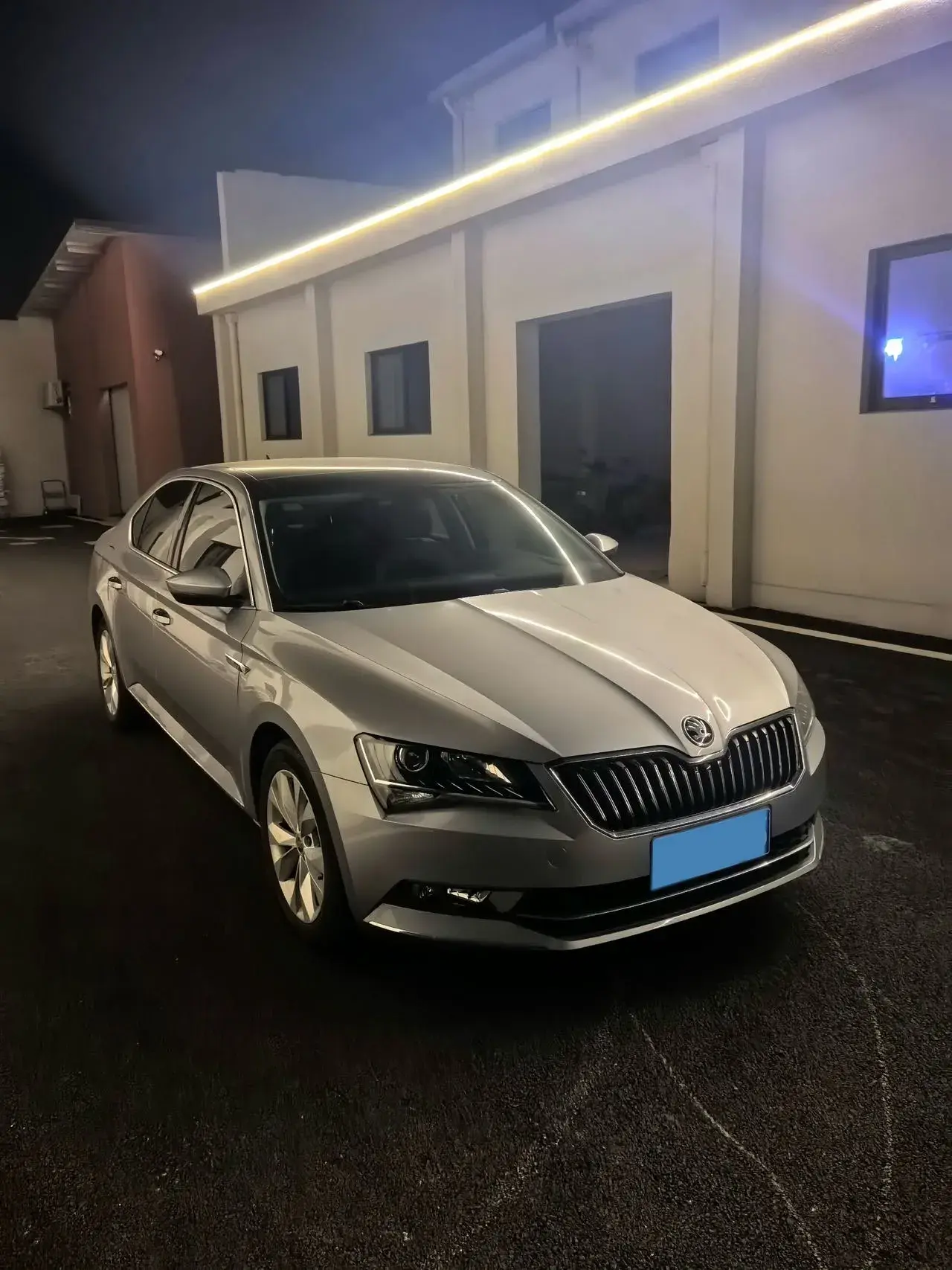 2018 SKODA SUPERB thumbnail 3
