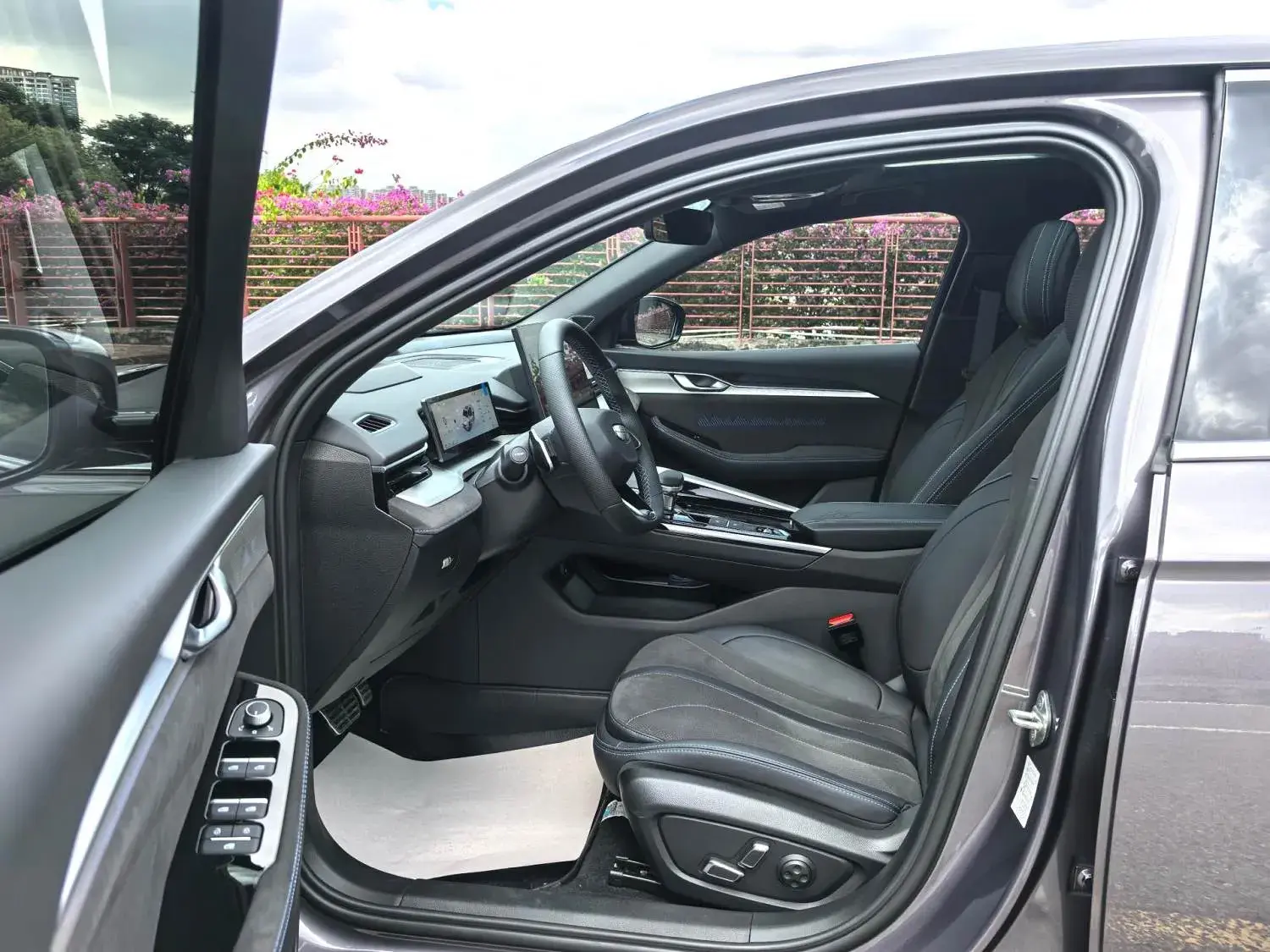 2025 GEELY PREFACE thumbnail 4