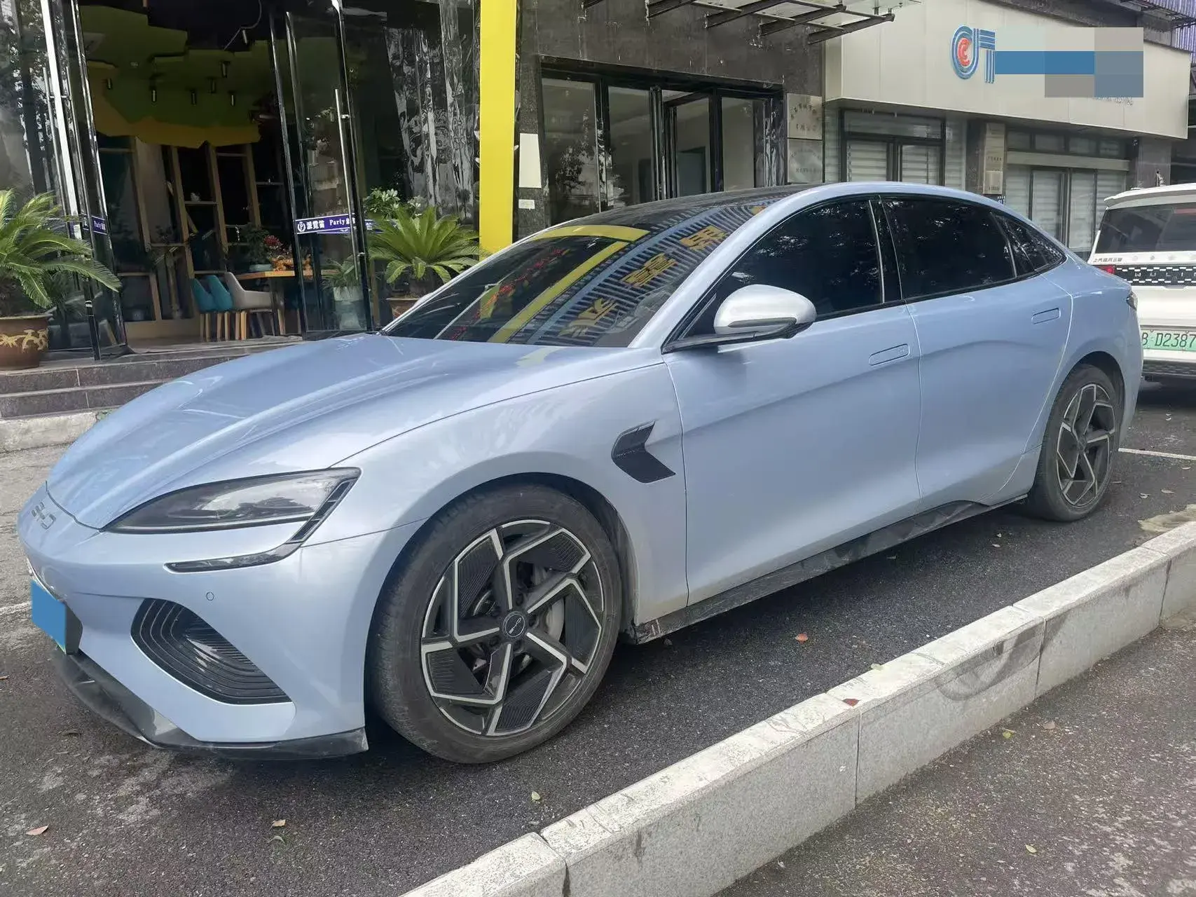 2022 BYD SEAL view 1