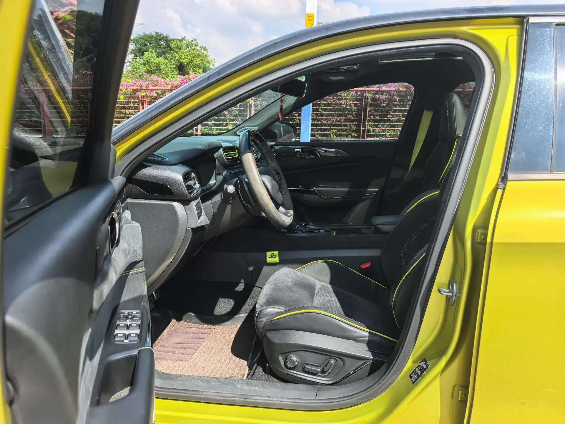 2019 LYNK&CO 03 thumbnail 4