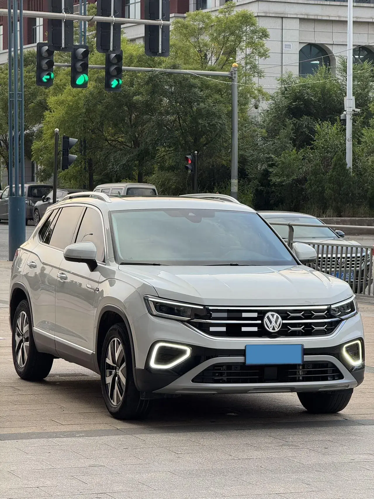 2024 VOLKSWAGEN TAYRON thumbnail 2