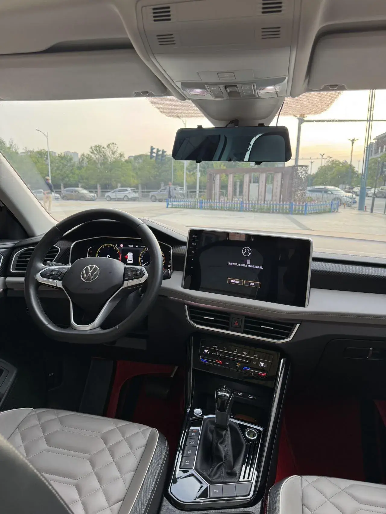 2024 VOLKSWAGEN TAYRON thumbnail 4