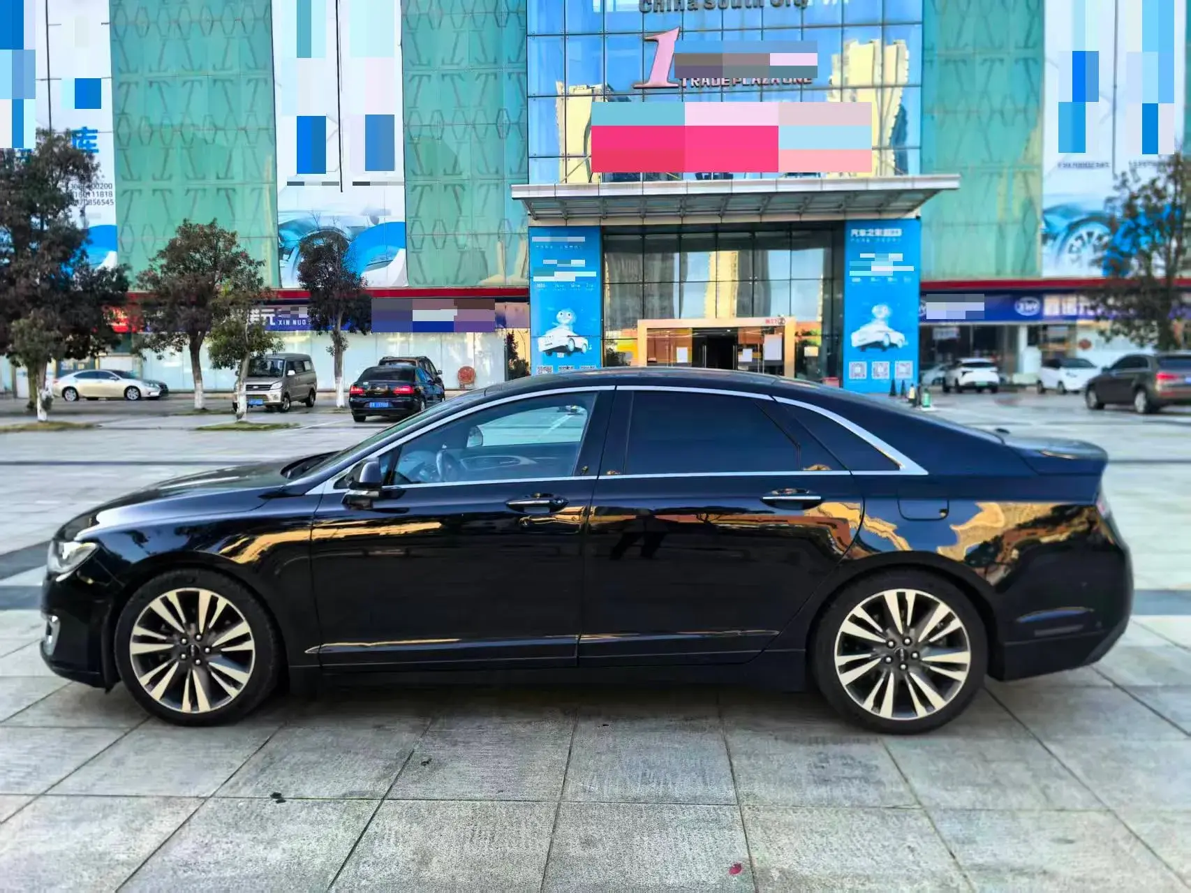 2017 LINCOLN MKZ thumbnail 3