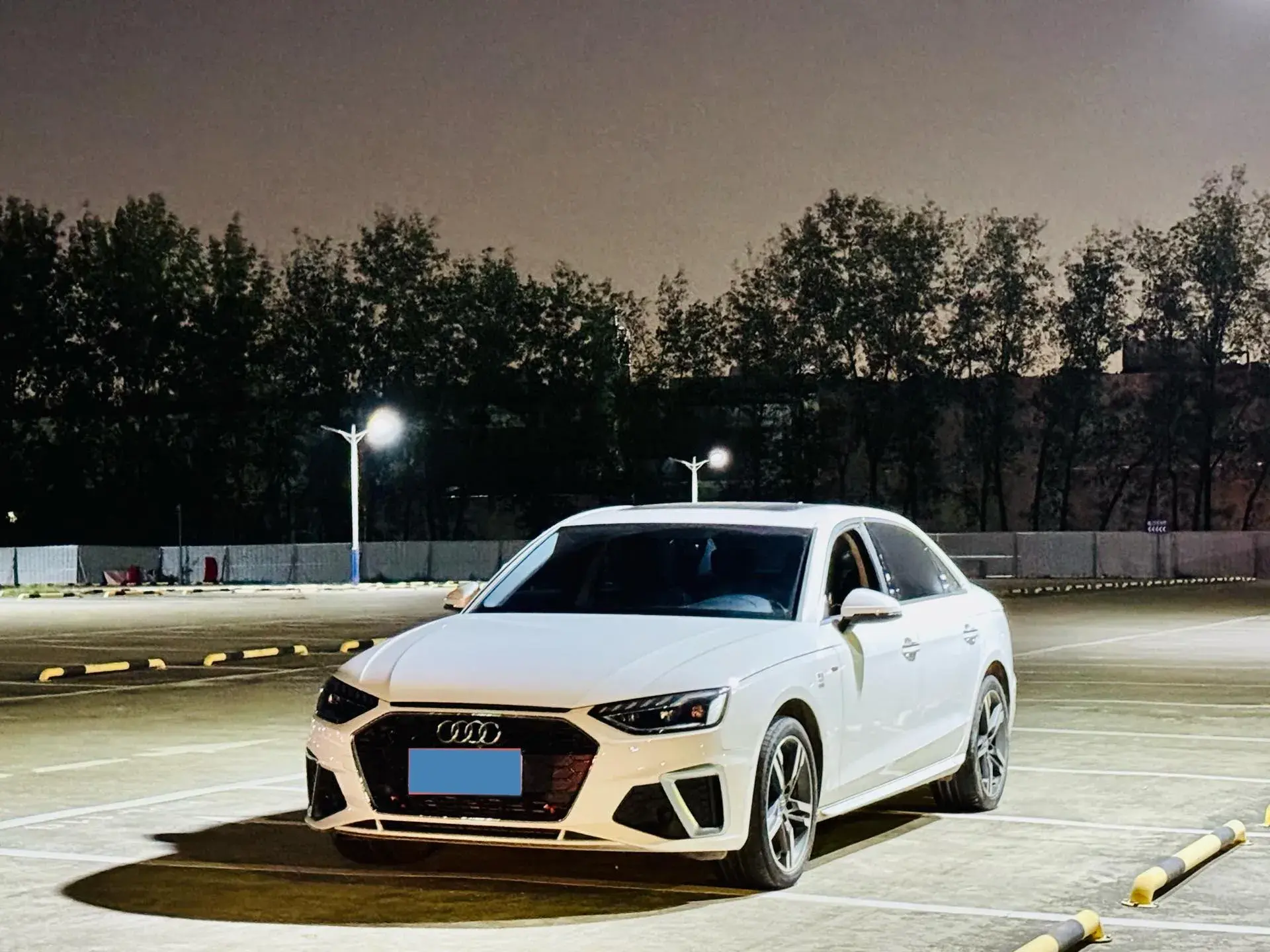 2020 AUDI A4L view 1