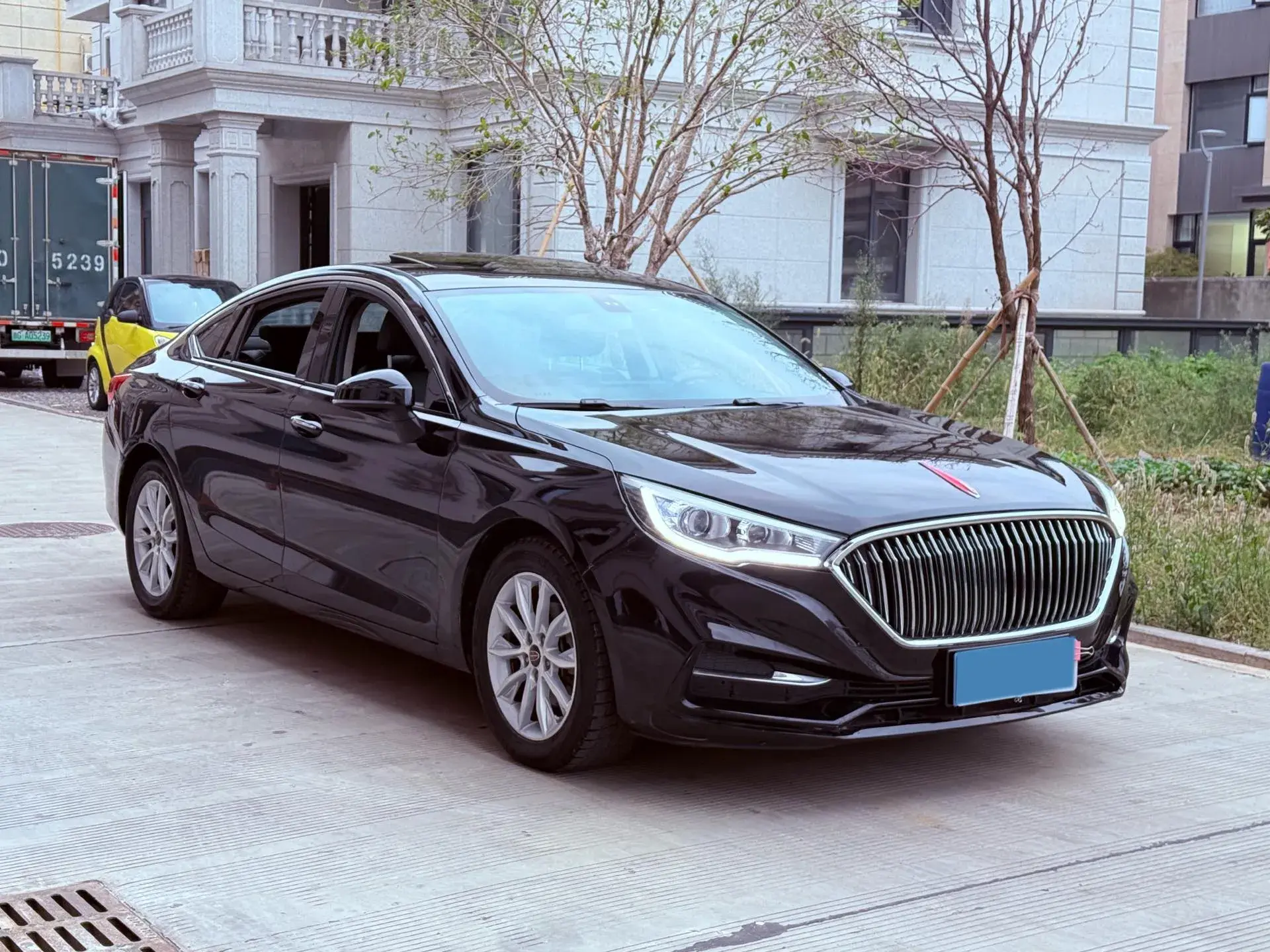 2019 HONGQI H5 thumbnail 3