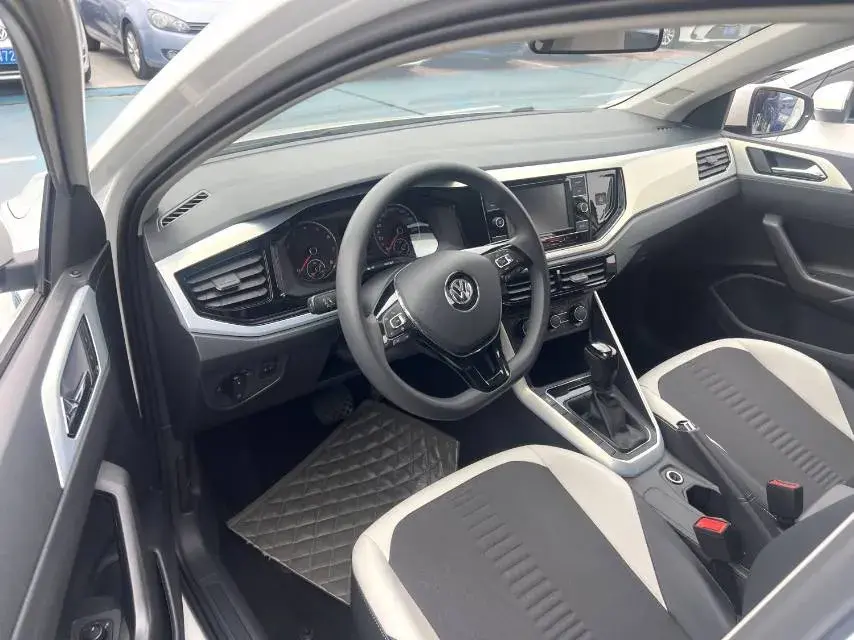 2019 VOLKSWAGEN POLO thumbnail 3