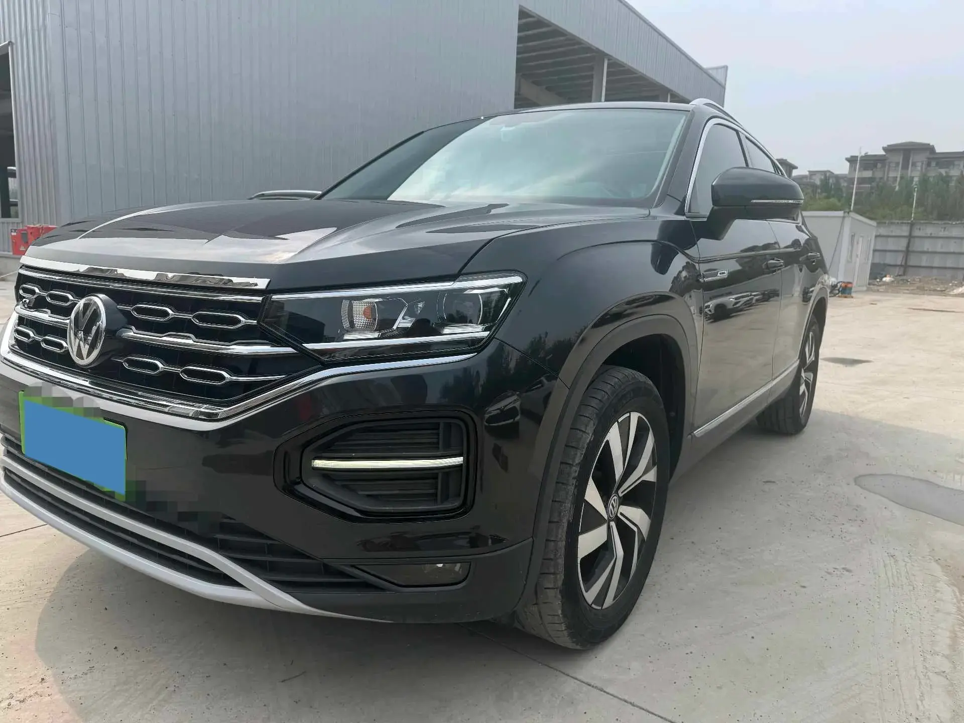 2022 VOLKSWAGEN TAYRON view 1