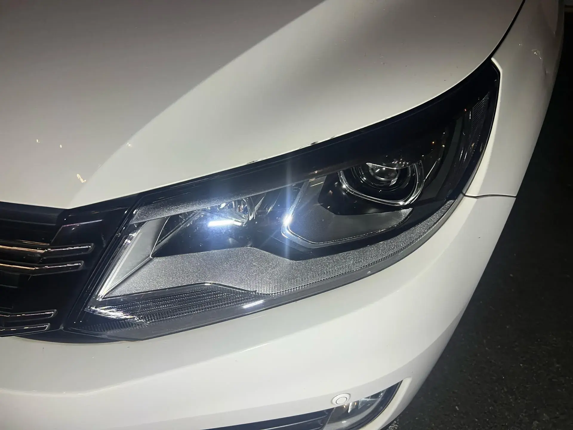 2017 VOLKSWAGEN TIGUAN thumbnail 3