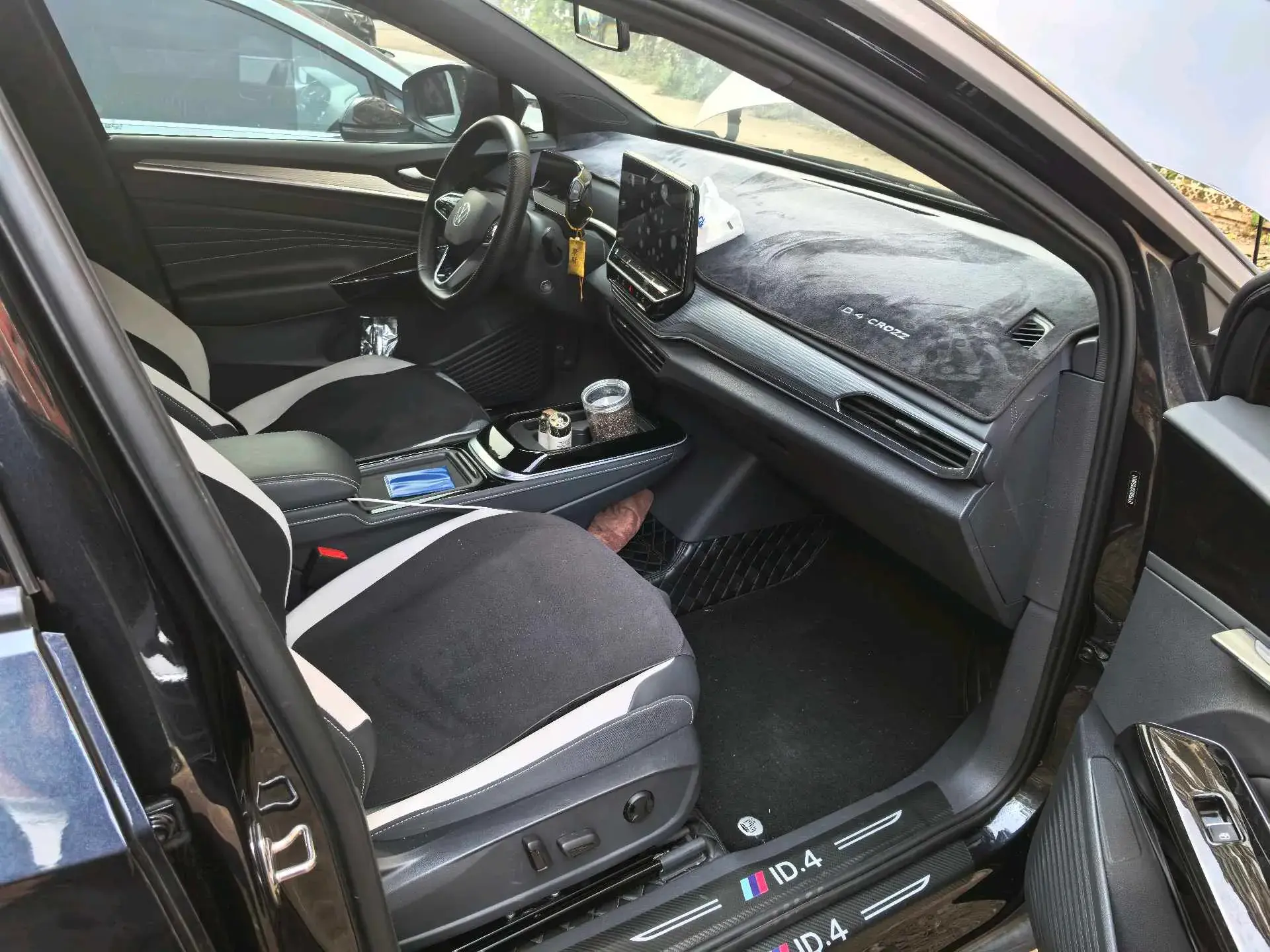 2024 VOLKSWAGEN ID.4 thumbnail 2