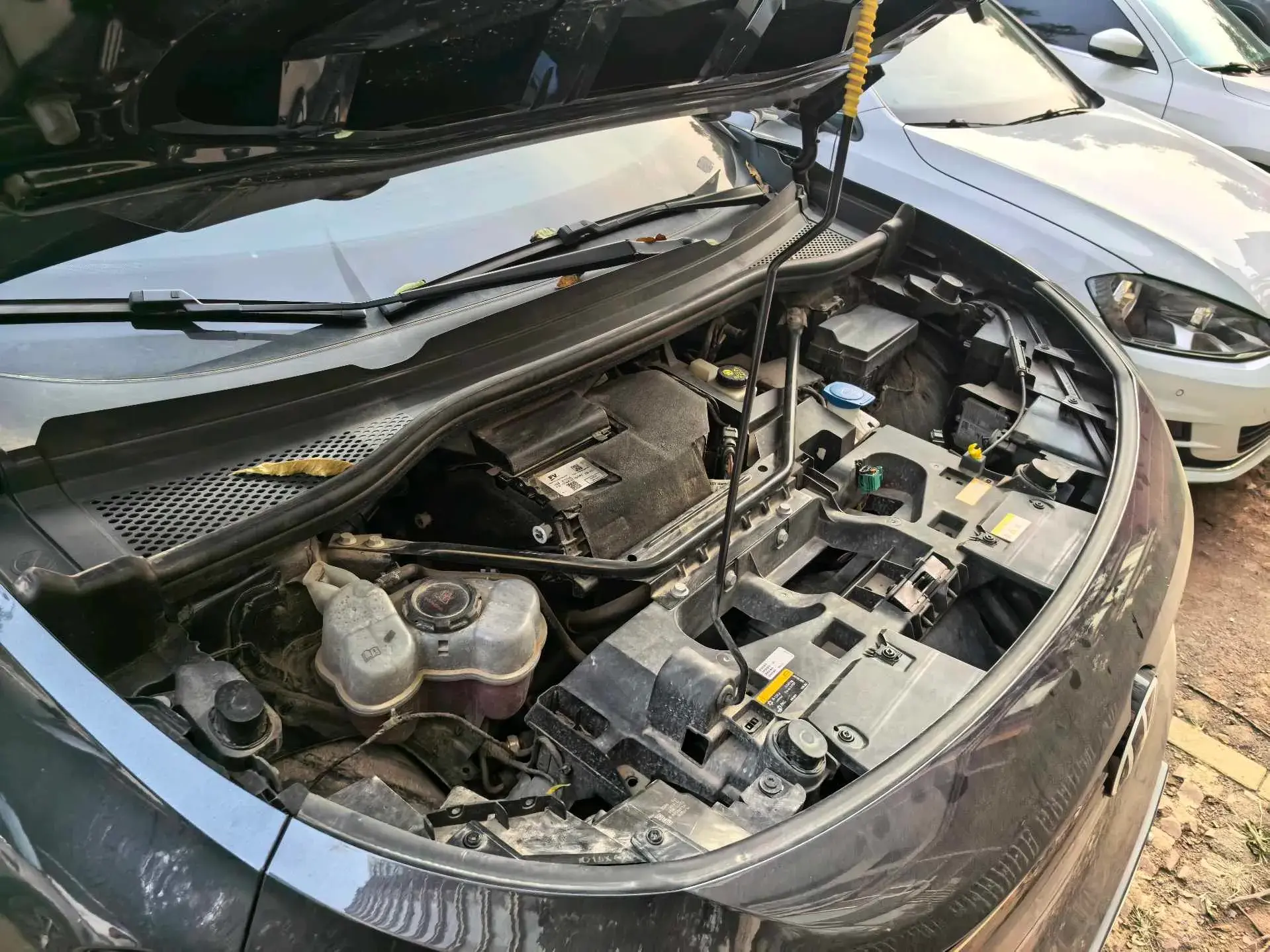 2024 VOLKSWAGEN ID.4 thumbnail 3