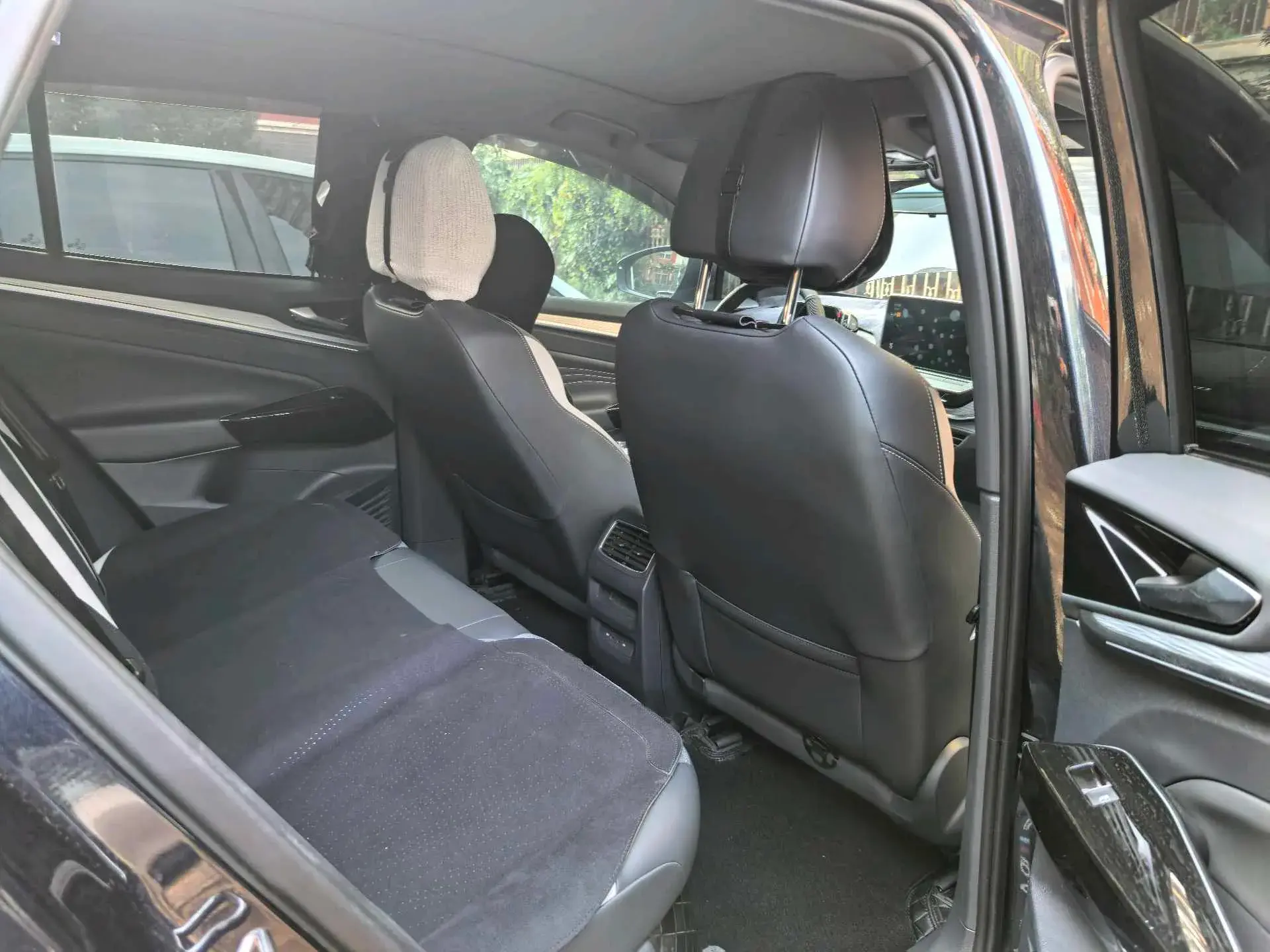 2024 VOLKSWAGEN ID.4 thumbnail 4