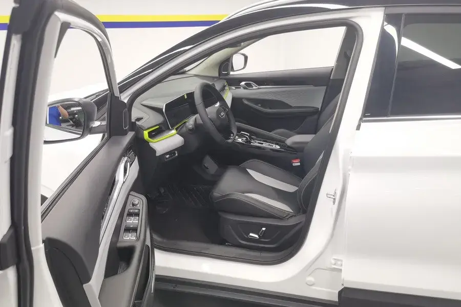 2022 GEELY COOLRAY thumbnail 4