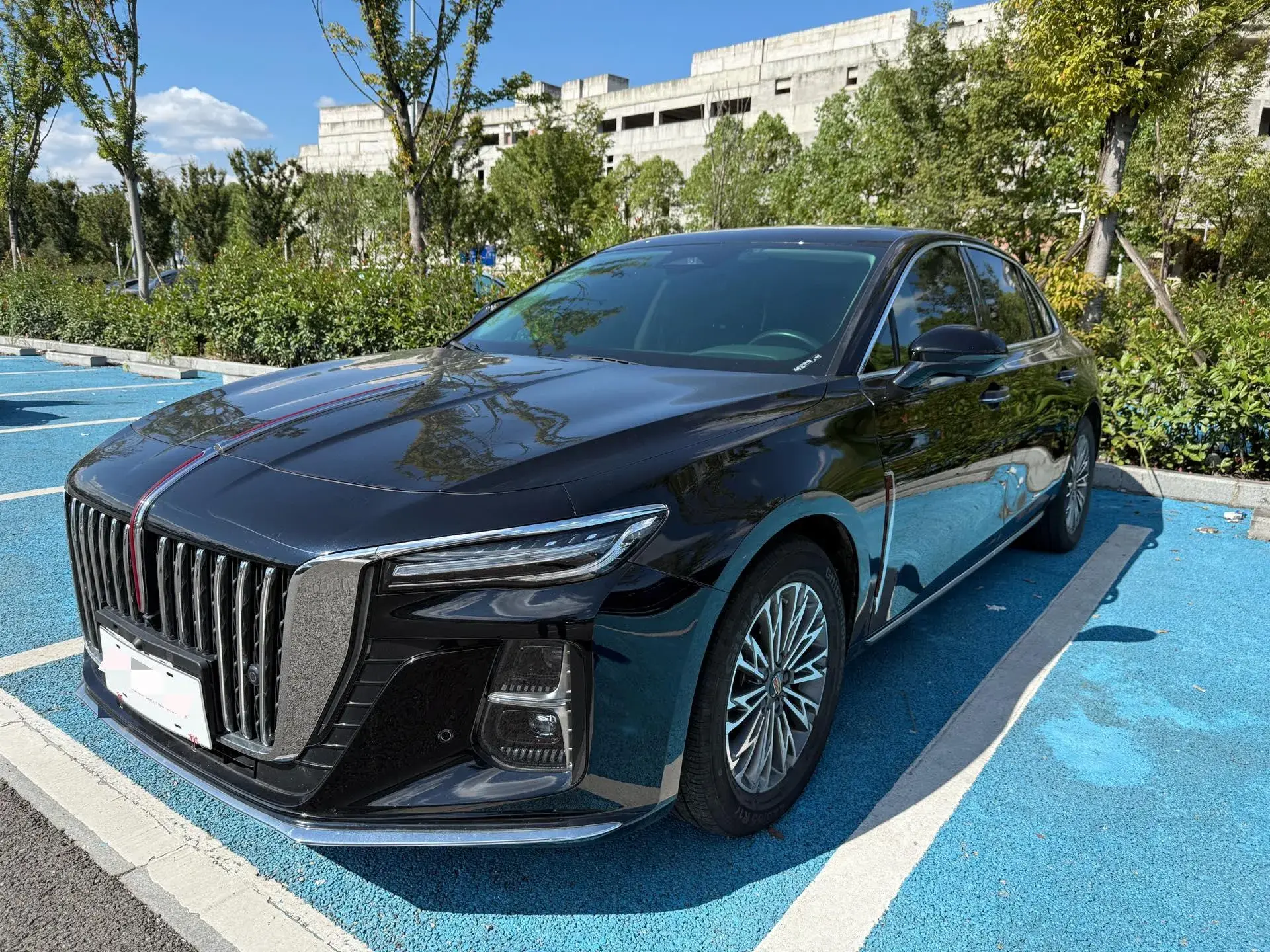 2023 HONGQI H5 view 1