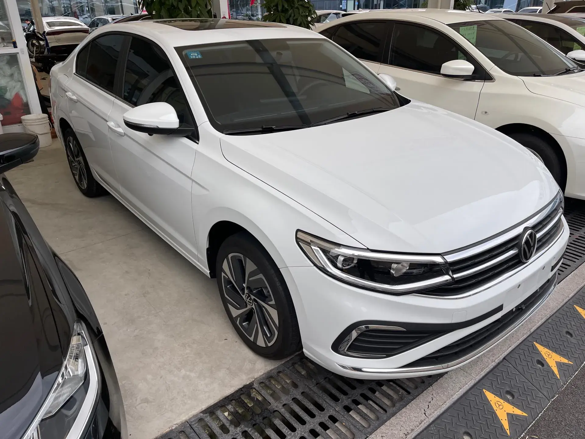 2024 VOLKSWAGEN BORA thumbnail 3