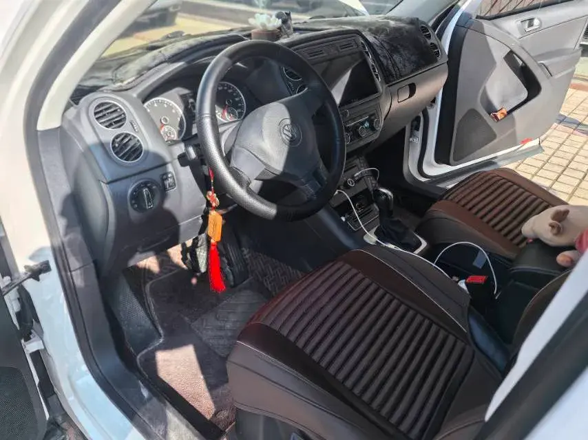 2016 VOLKSWAGEN TIGUAN thumbnail 4