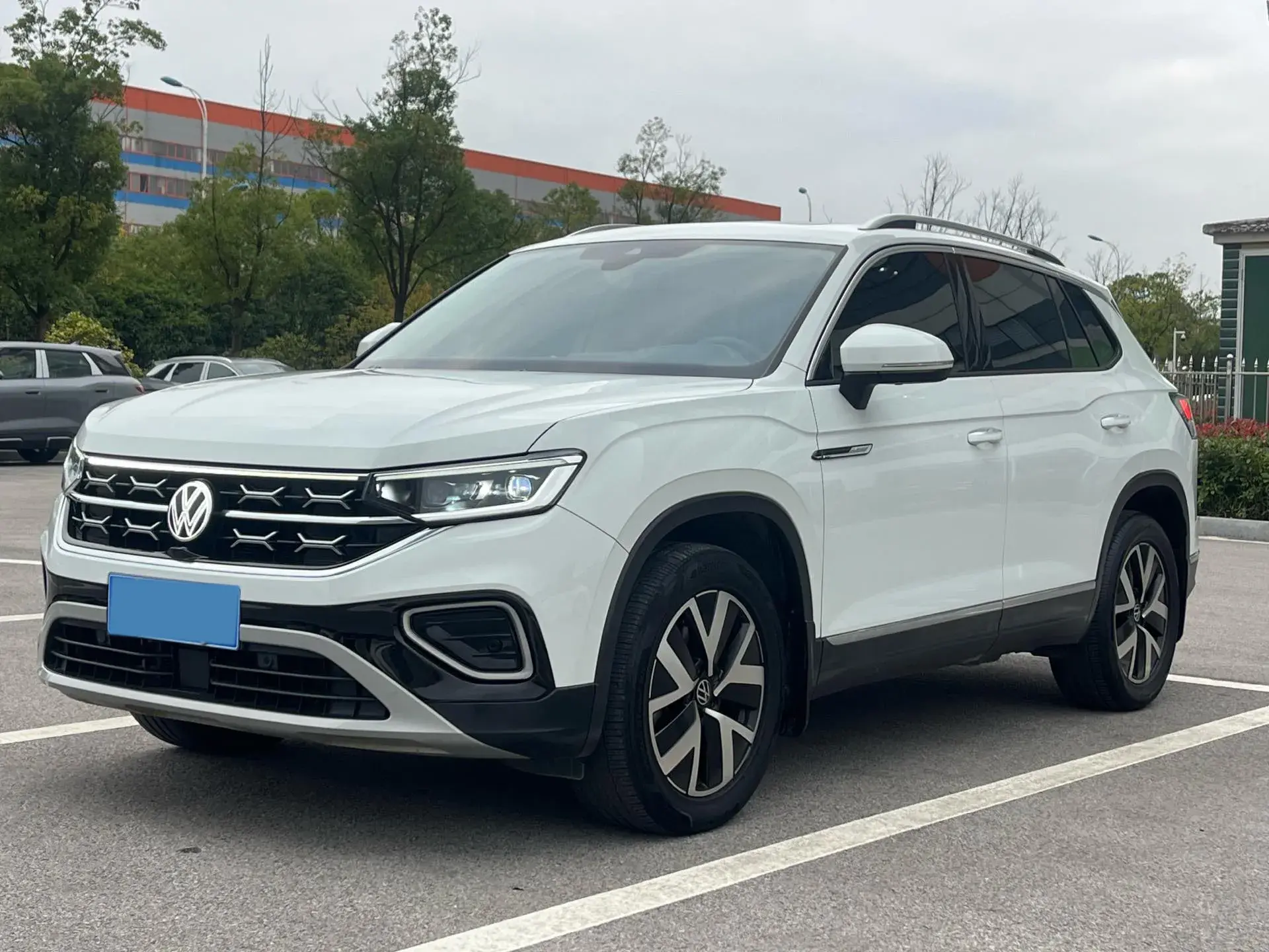 2023 VOLKSWAGEN TAYRON view 1