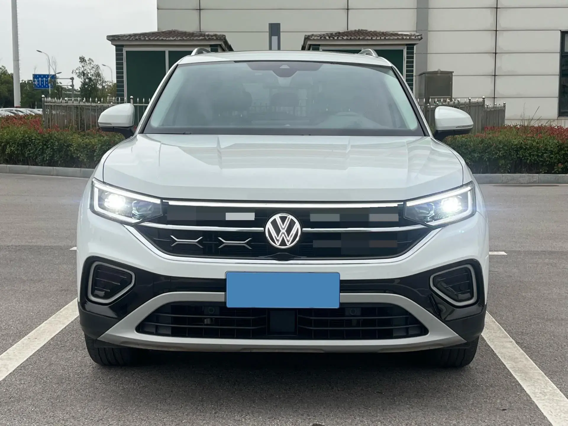 2023 VOLKSWAGEN TAYRON thumbnail 2