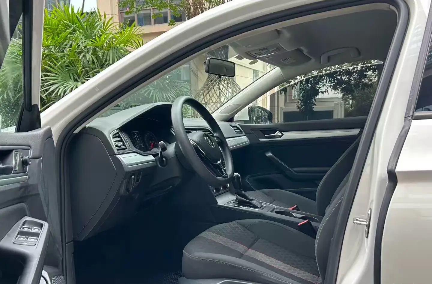 2021 VOLKSWAGEN LAMANDO thumbnail 4