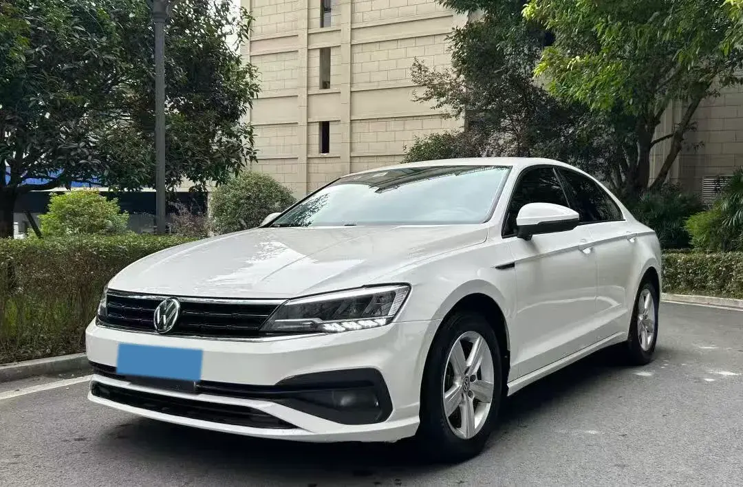 2021 VOLKSWAGEN LAMANDO view 1