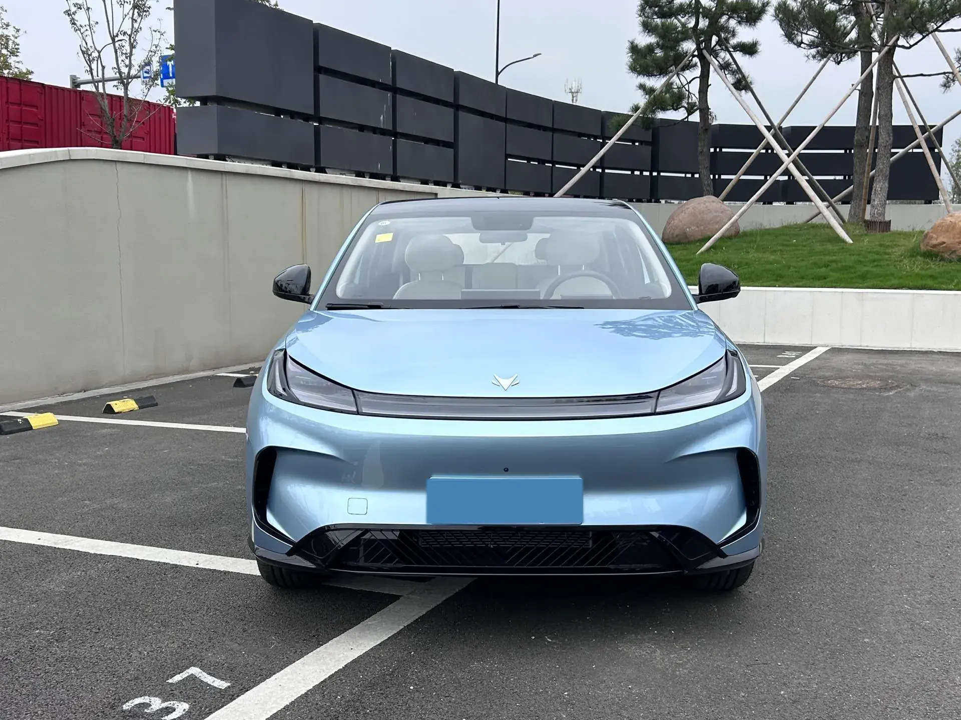 2025 ARCFOX T1 thumbnail 2