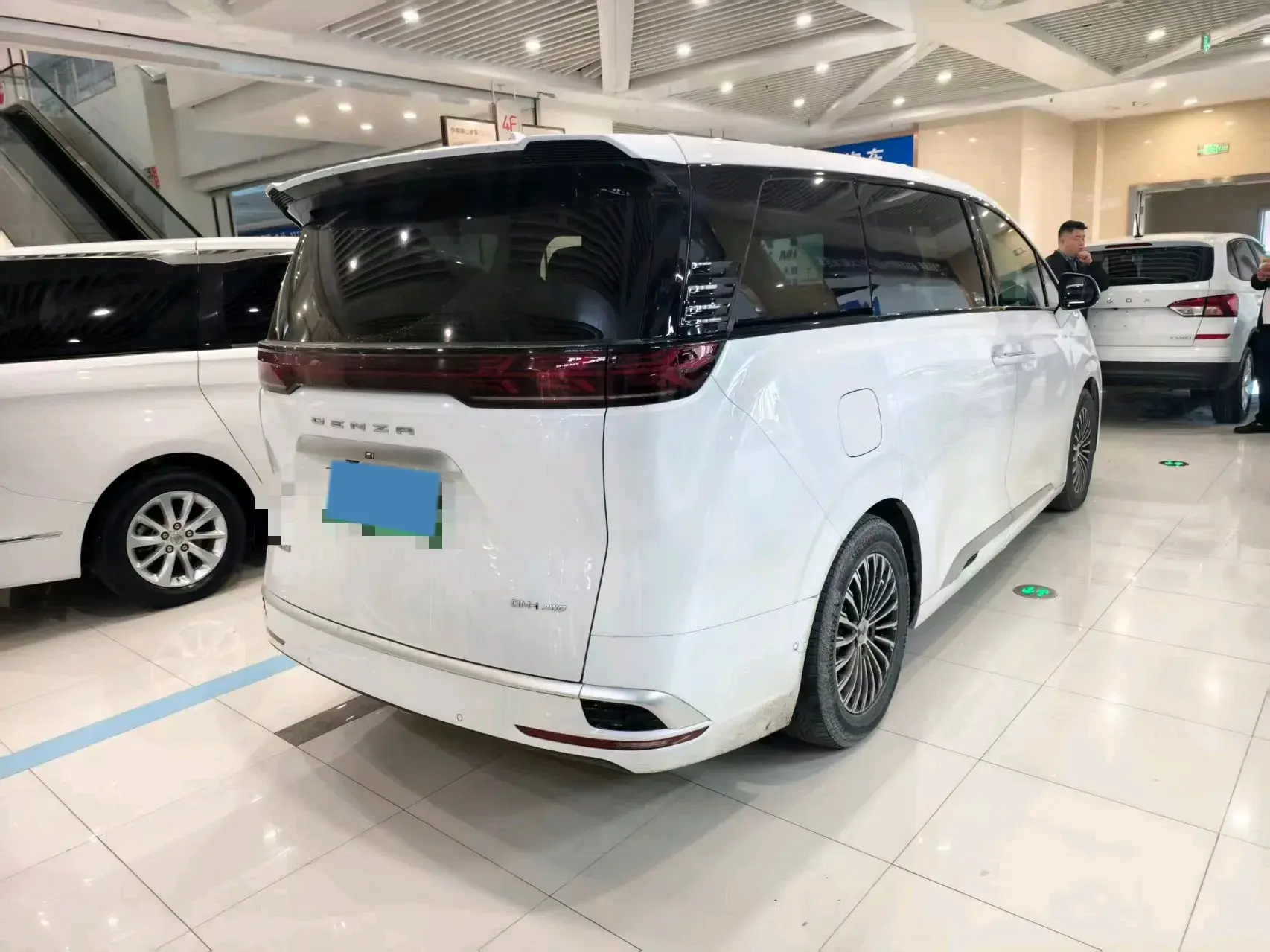 2022 DENZA D9 thumbnail 2