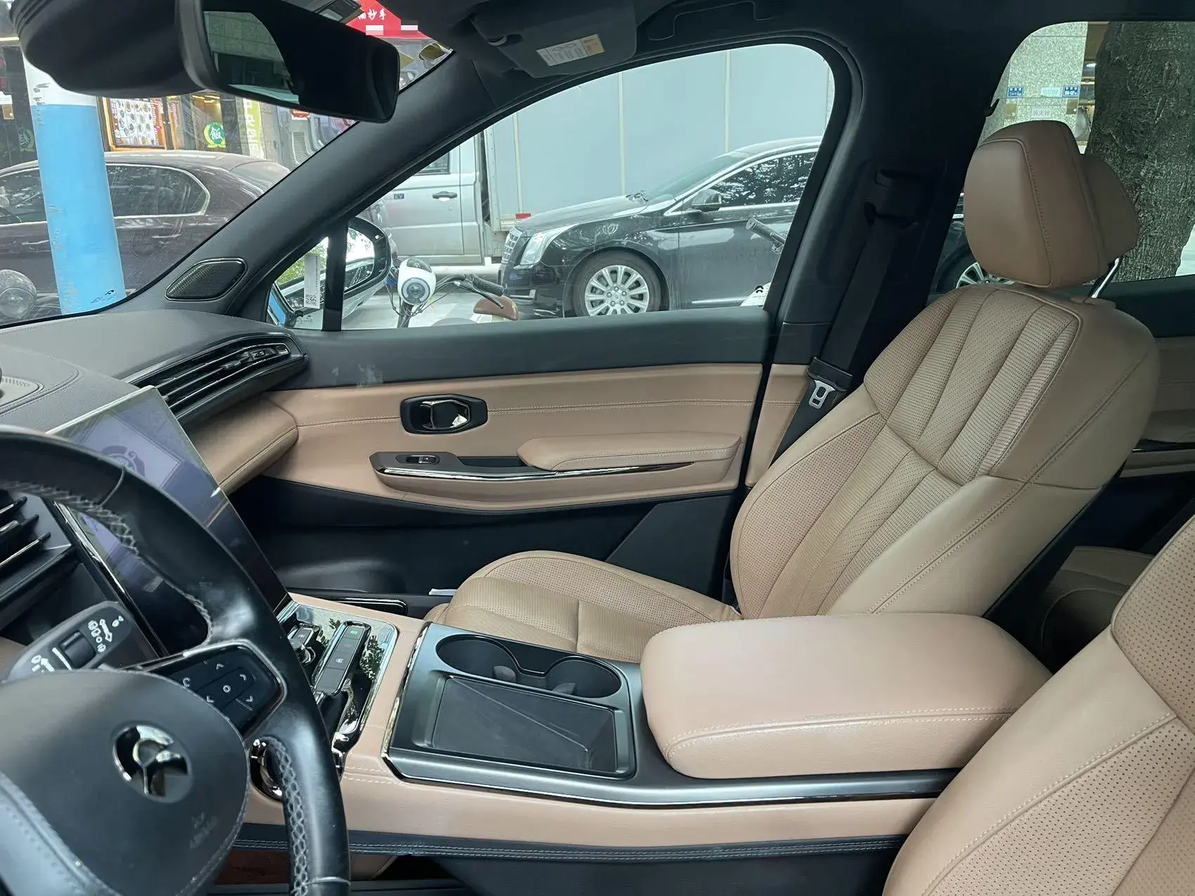 2020 NIO ES8 thumbnail 4