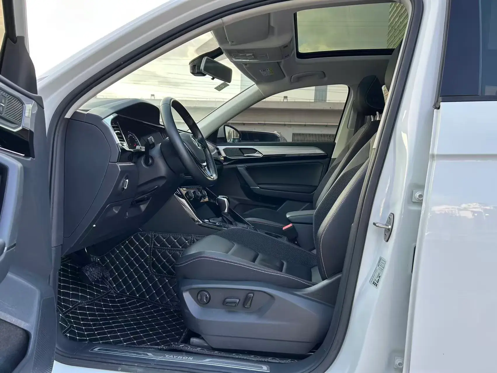 2019 VOLKSWAGEN TAYRON thumbnail 4