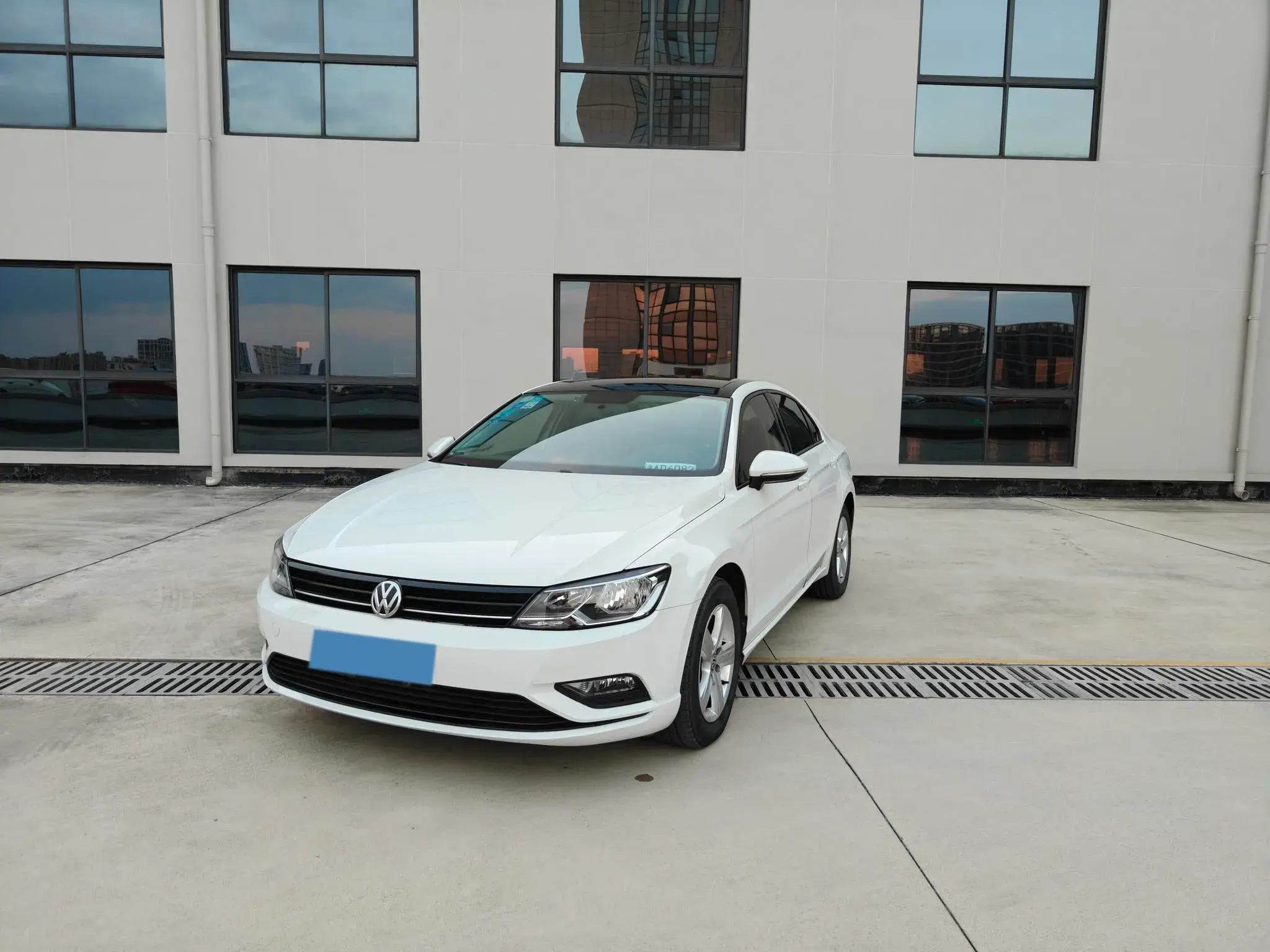 2018 VOLKSWAGEN LAMANDO view 1