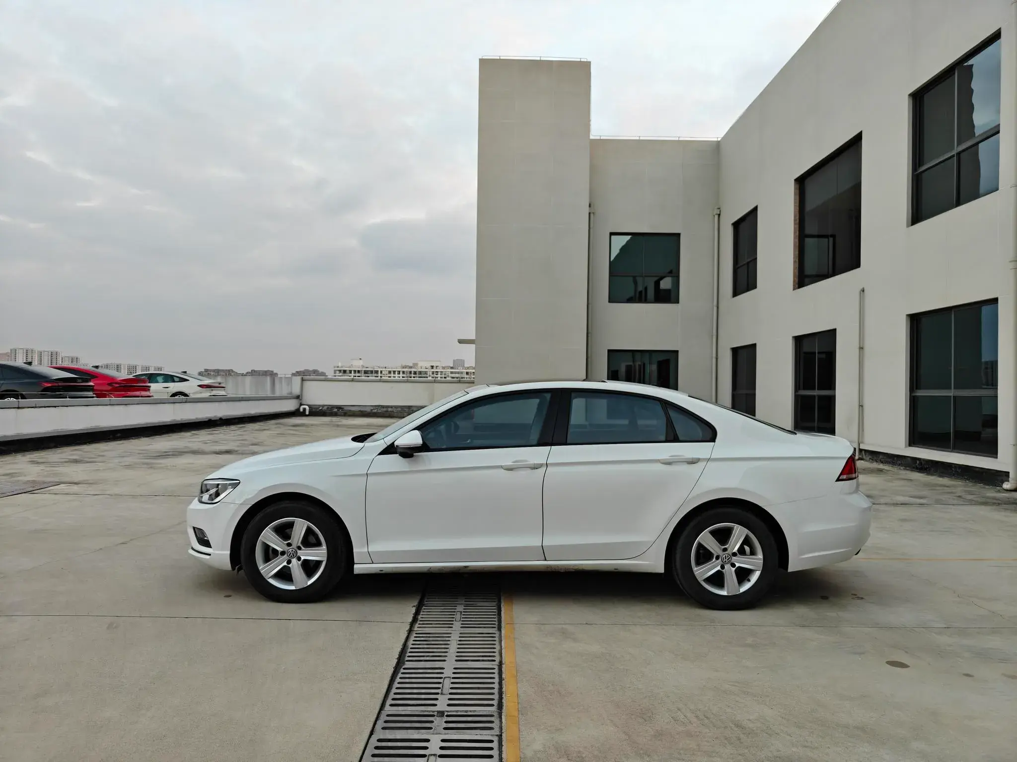 2018 VOLKSWAGEN LAMANDO thumbnail 2