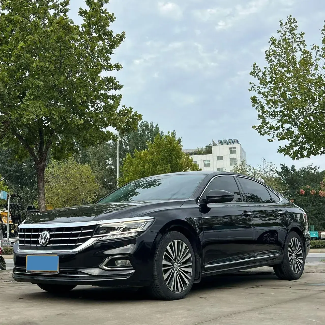 2019 VOLKSWAGEN PASSAT view 1