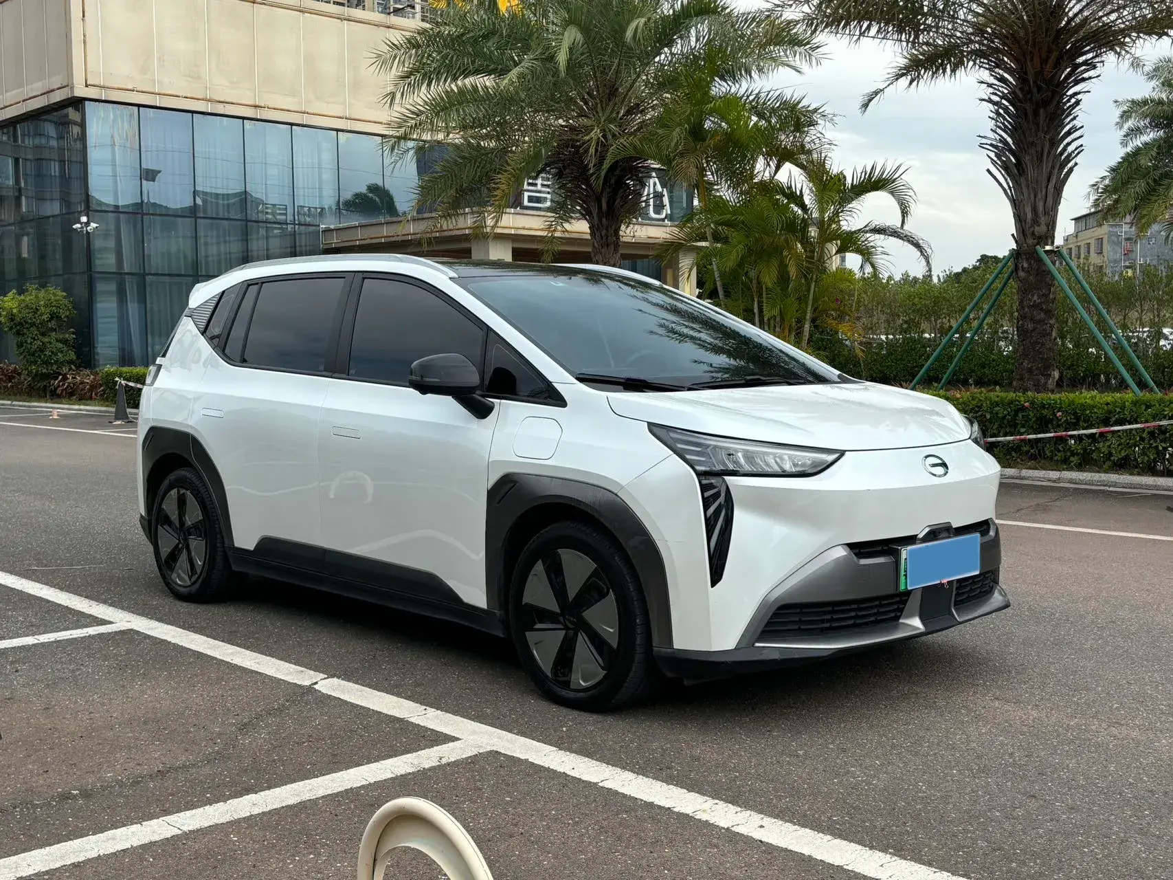 2022 AION Y thumbnail 3