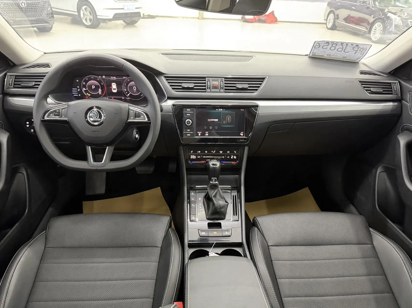 2019 SKODA SUPERB thumbnail 4