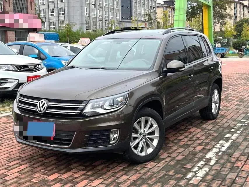 2016 VOLKSWAGEN TIGUAN view 1