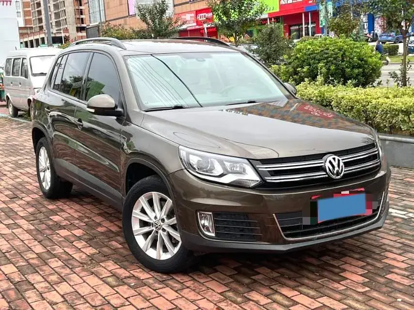 2016 VOLKSWAGEN TIGUAN thumbnail 2