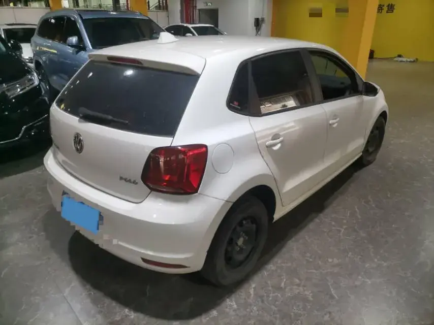 2016 VOLKSWAGEN POLO thumbnail 3