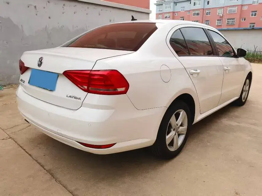 2018 VOLKSWAGEN LAVIDA thumbnail 3