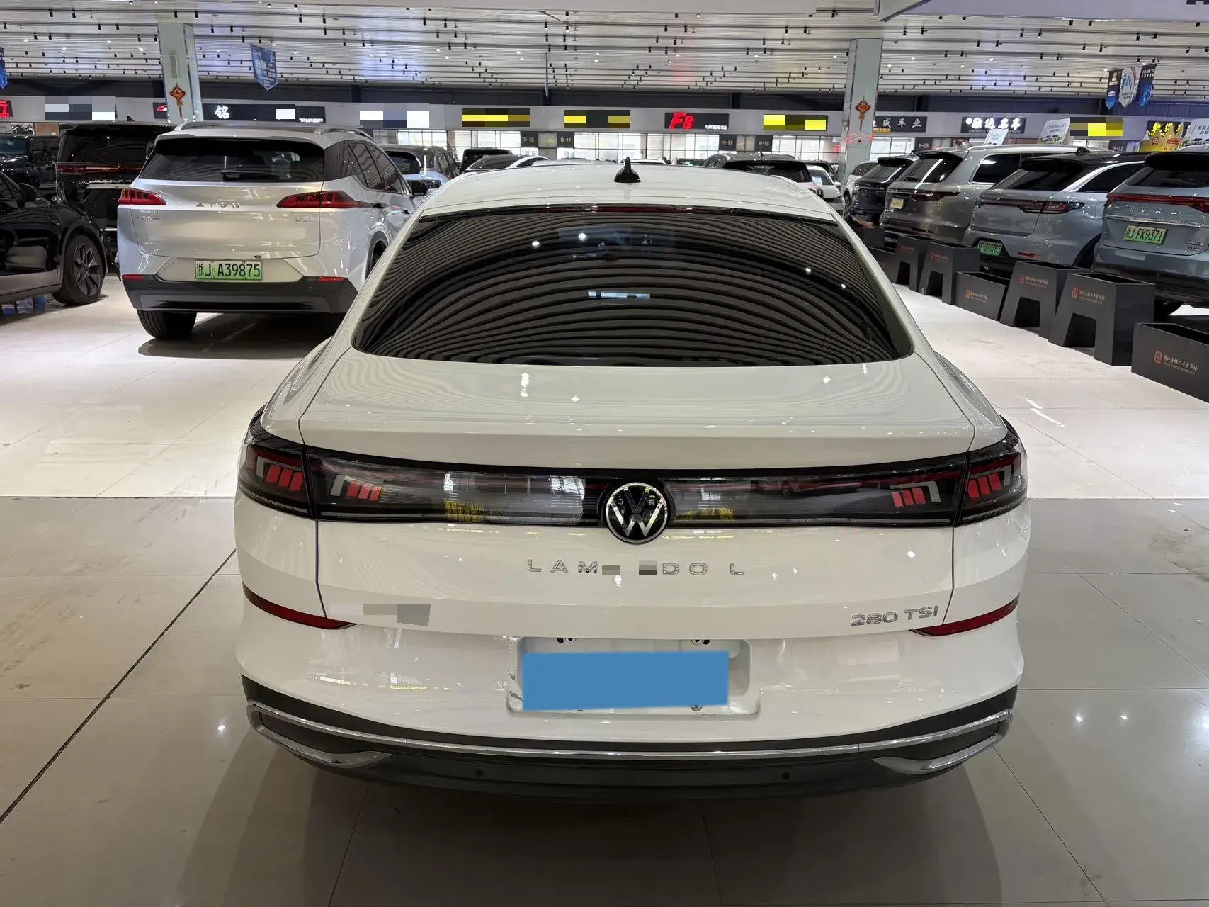 2023 VOLKSWAGEN LAMANDO thumbnail 4