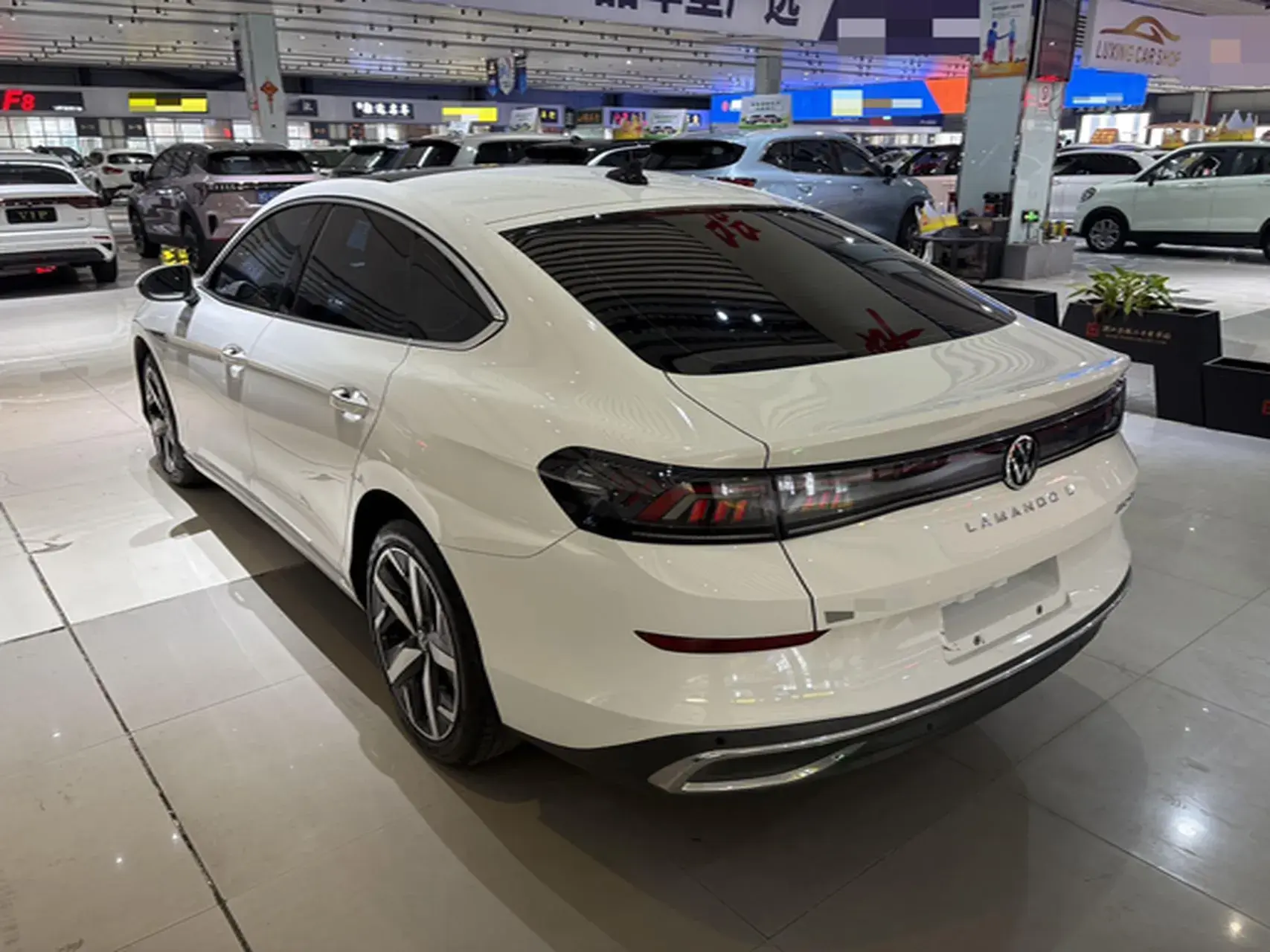 2023 VOLKSWAGEN LAMANDO thumbnail 3