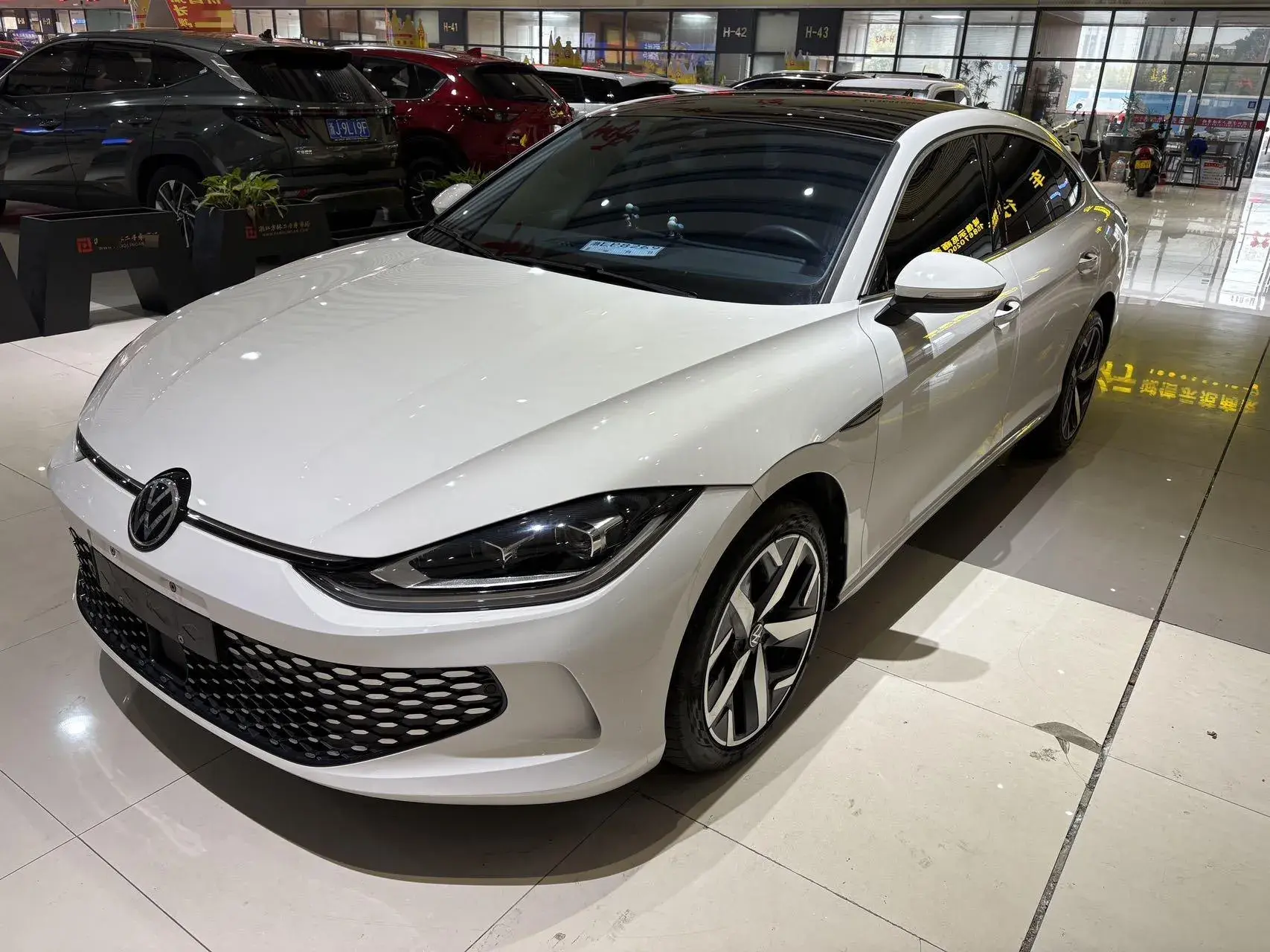 2023 VOLKSWAGEN LAMANDO view 1