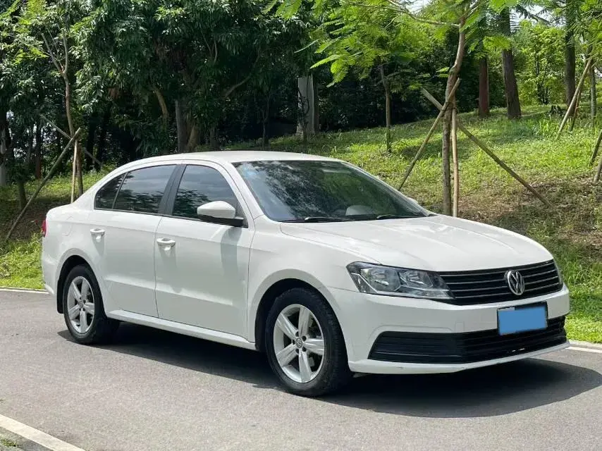 2017 VOLKSWAGEN LAVIDA thumbnail 3