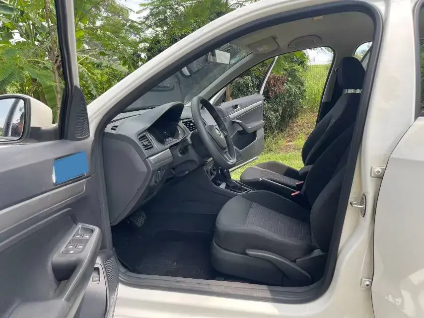 2017 VOLKSWAGEN LAVIDA thumbnail 4