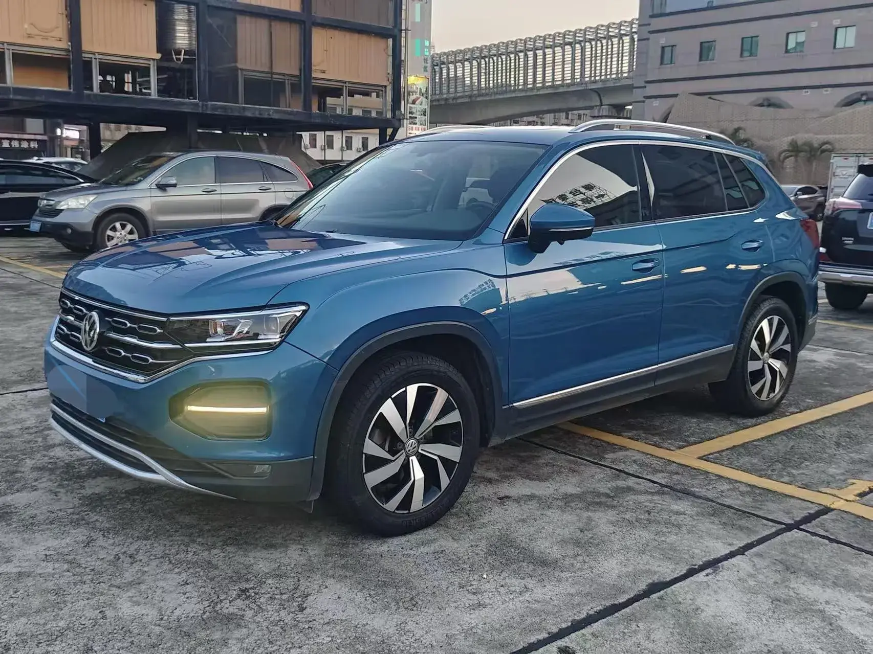 2019 VOLKSWAGEN TAYRON view 1