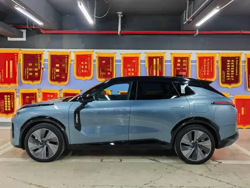 2025 LYNK&CO 08 thumbnail 3