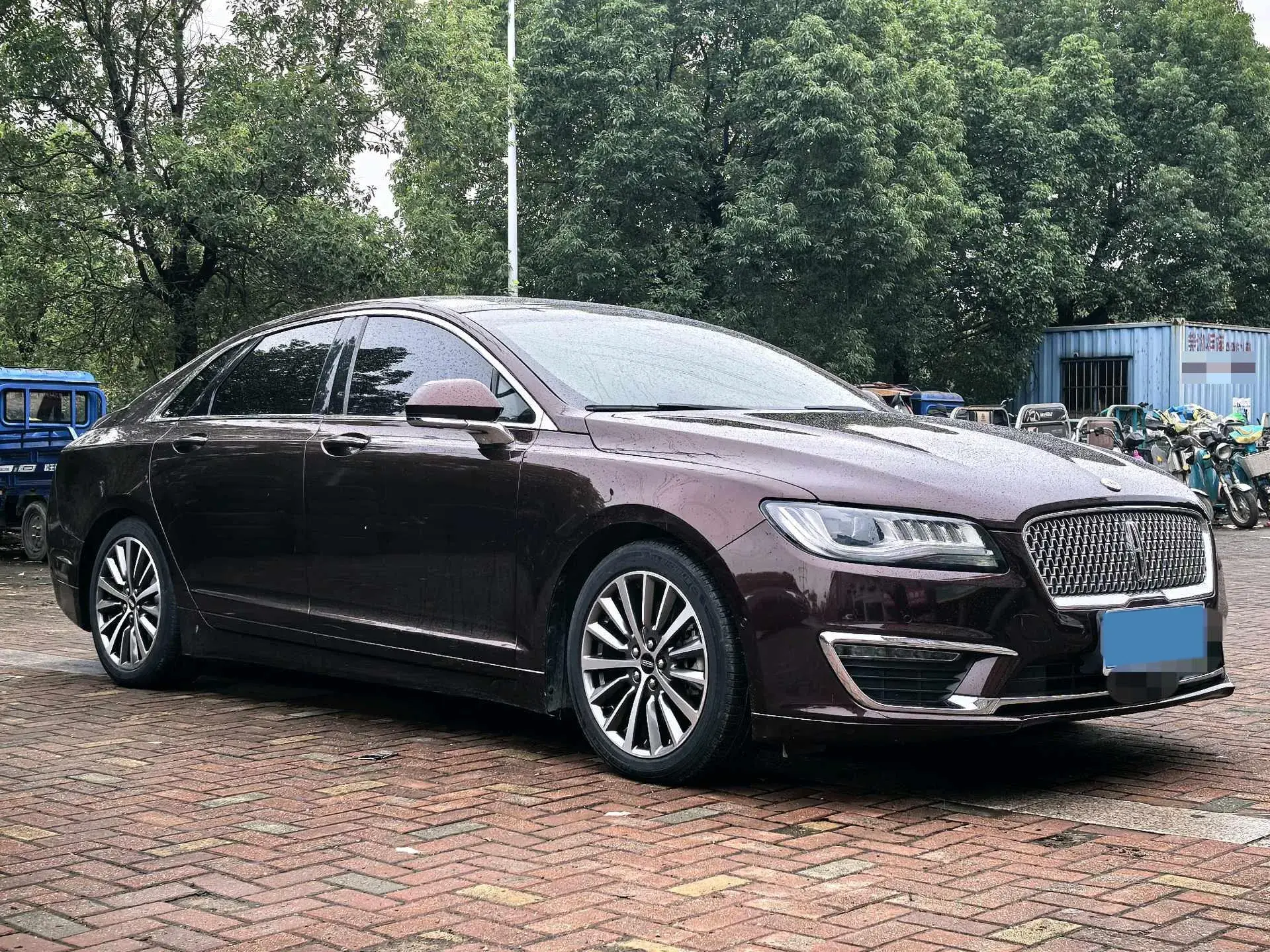 2019 LINCOLN MKZ thumbnail 3