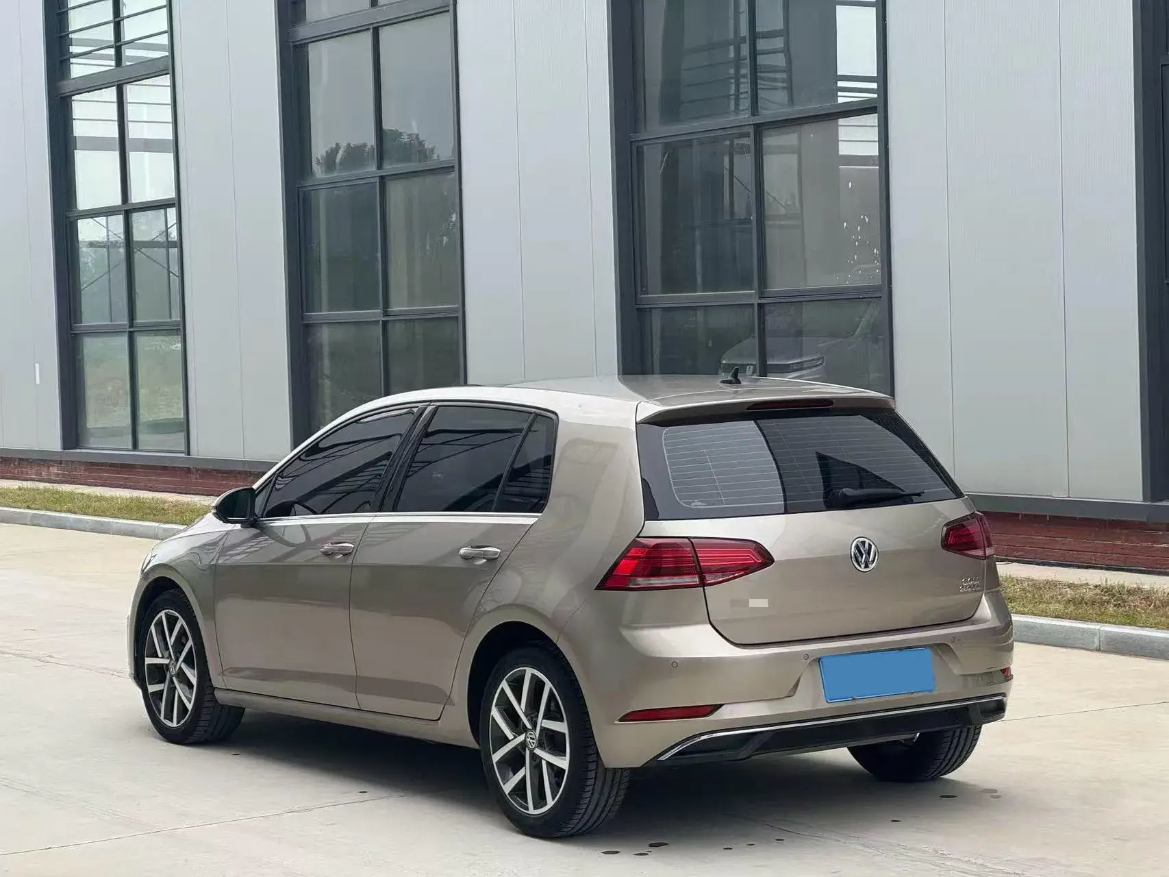 2019 VOLKSWAGEN GOLF thumbnail 4