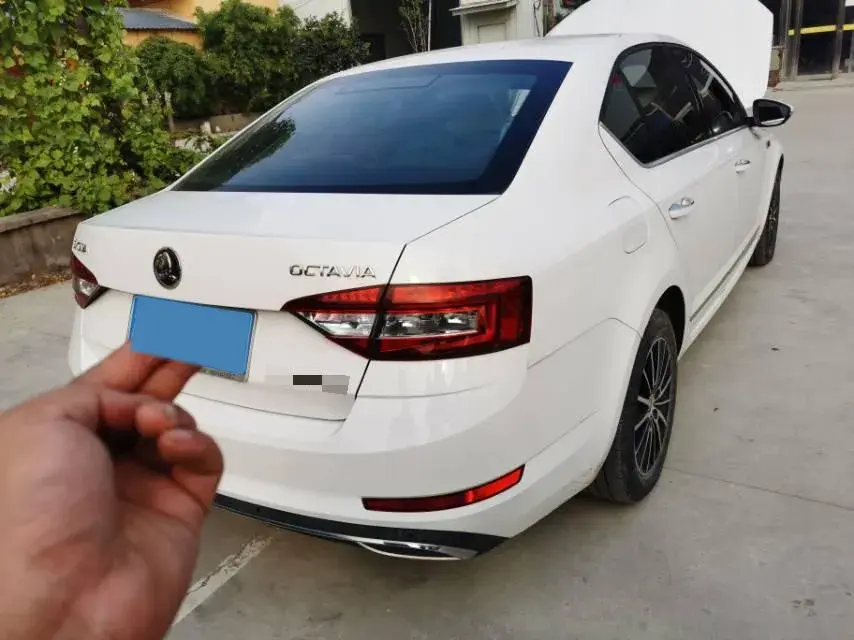 2018 SKODA OCTAVIA thumbnail 4