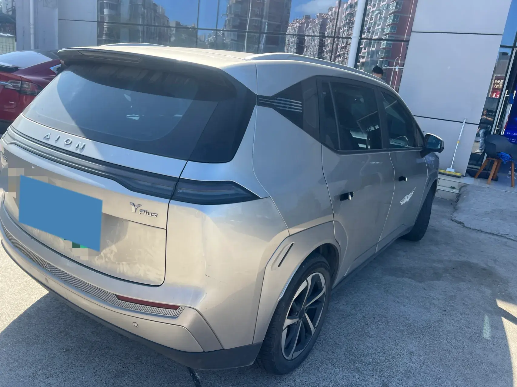 2023 AION Y thumbnail 3