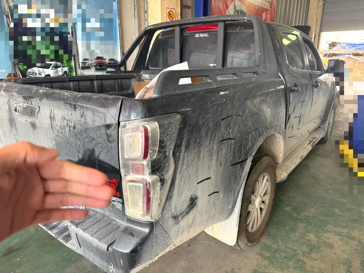 2023 ISUZU D-MAX thumbnail 3